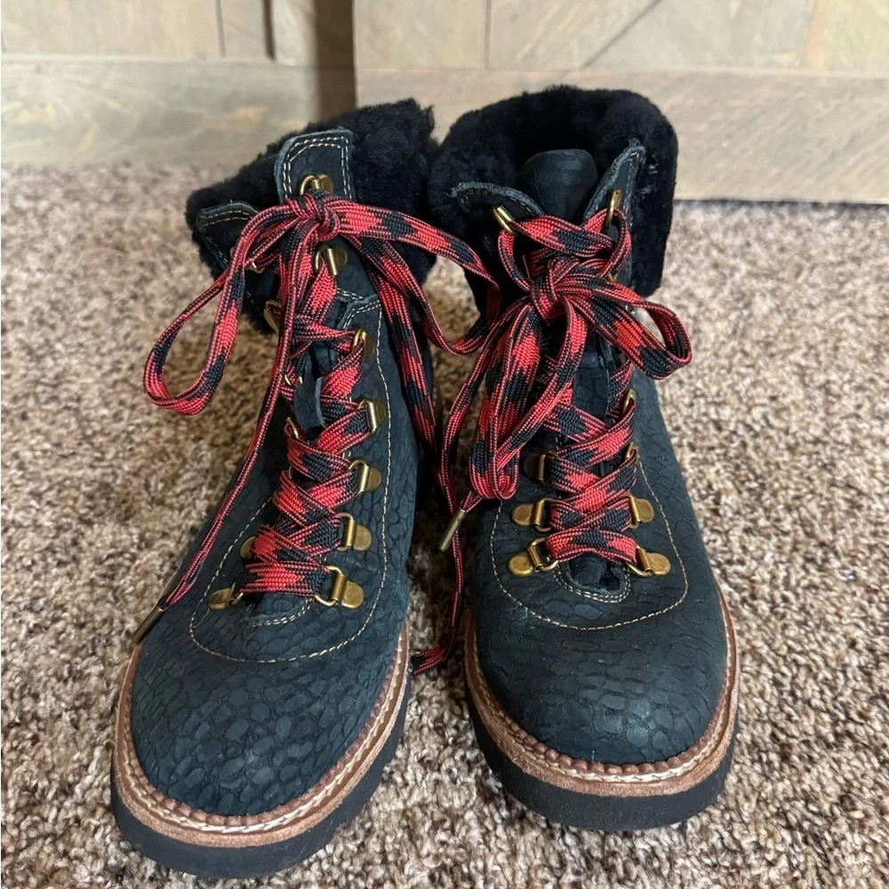 Bionica Danie black suede lace up boots with shearling collar Size 7.5